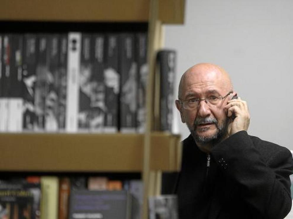 José Mª Conget, antes de la presentación de 'Trilogía de Zabala', en Los Portadores de Sueños.
