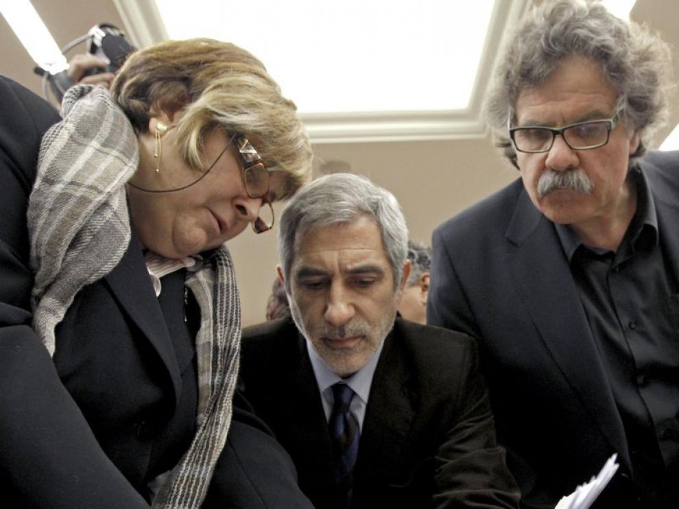 Algunos diputados antes de comenzar la comisión de seguimiento del Pacto de Toledo
