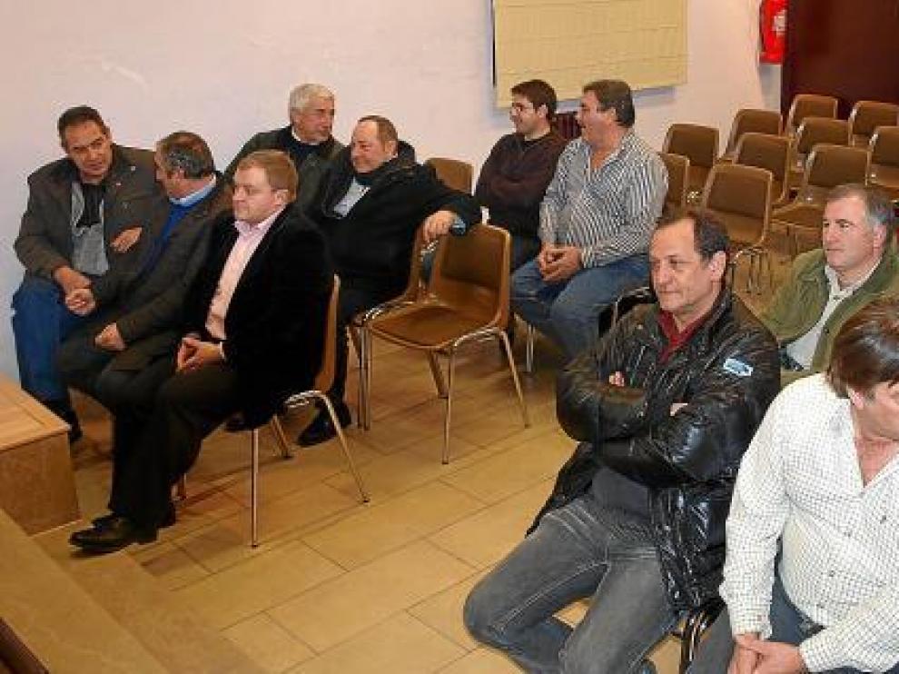Los alcaldes convocan una marcha lenta por la N-232 para exigir el desdoblamiento