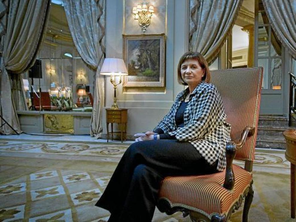 La escritora Alicia Giménez Bartlett posa tras ganar el premio Nadal con la novela 'Donde nadie te encuentre'.