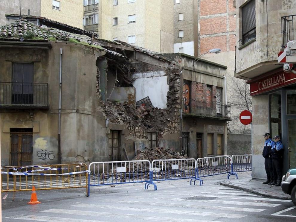 La fachada del edificio derribado por las fuertes lluvias en Salamanca