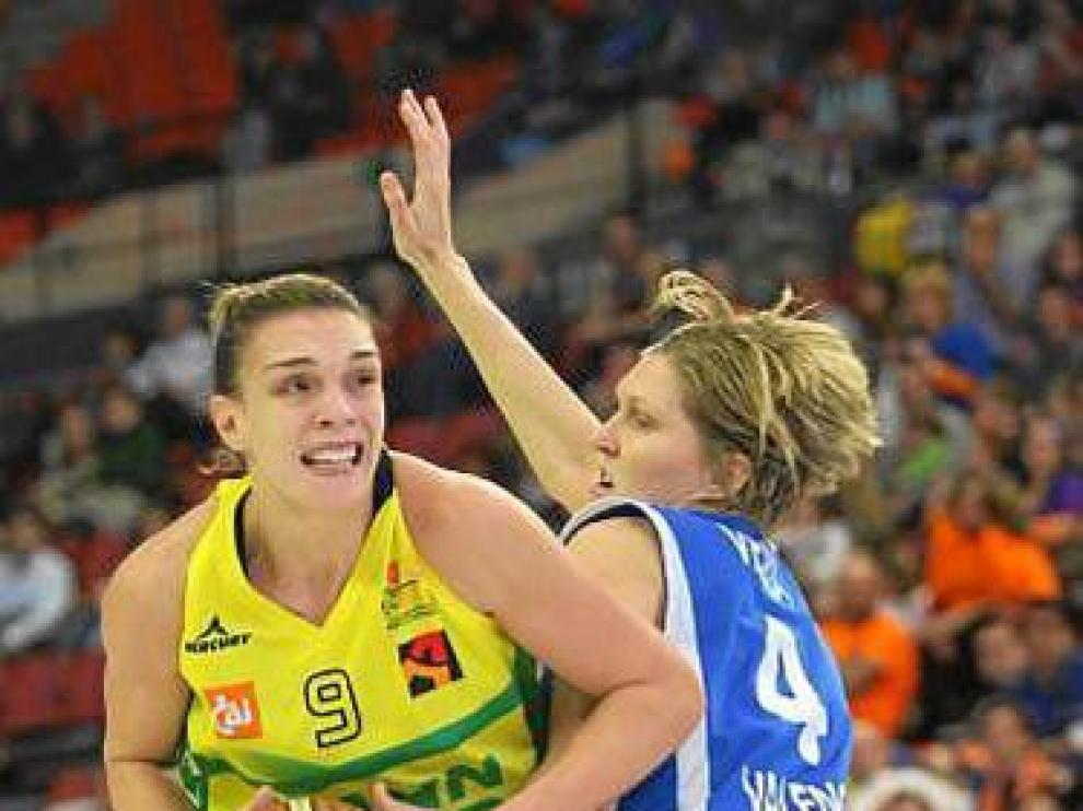 Lucila Pascua, en un momento del partido contra el Ros Casares.