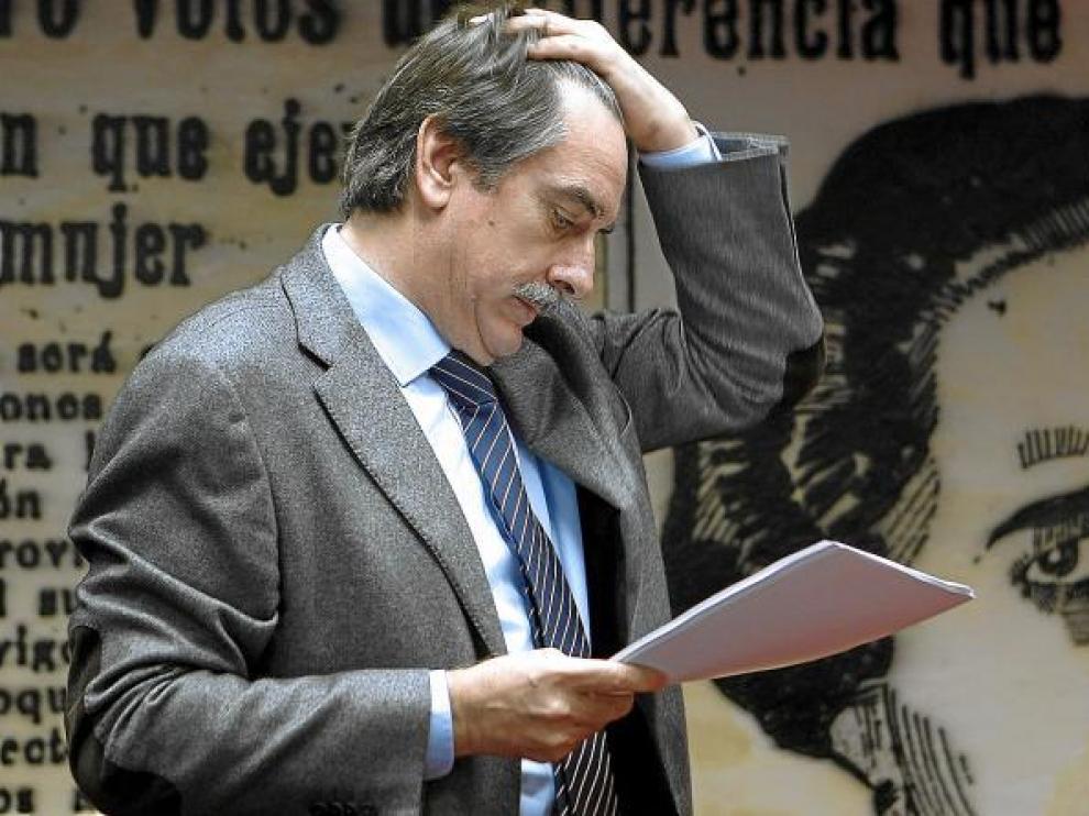 Valeriano Gómez continuará hoy las reuniones con los representantes de los sindicatos mayoritarios UGT y CC. OO.