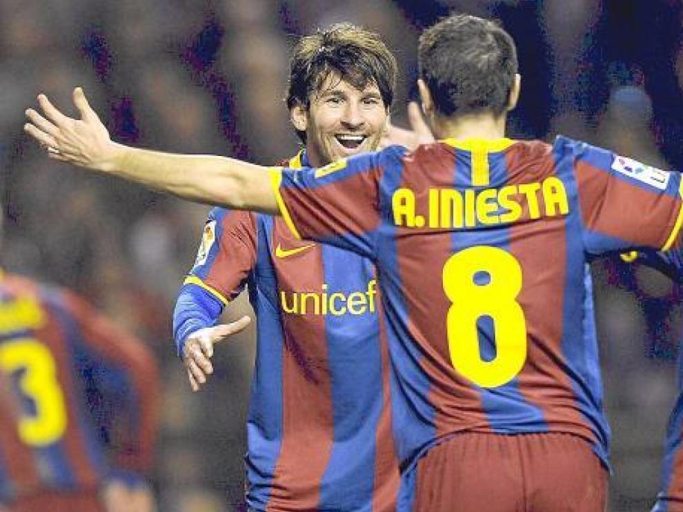 Los tres candidatos al Balón de Oro celebran un gol de su equipo.