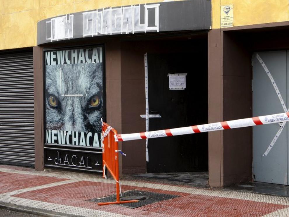 El cuerpo del fallecido se encontró frente a la puerta de un local de copas