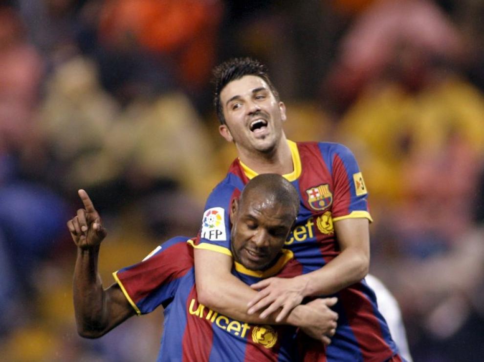 Villa abraza a Abidal.