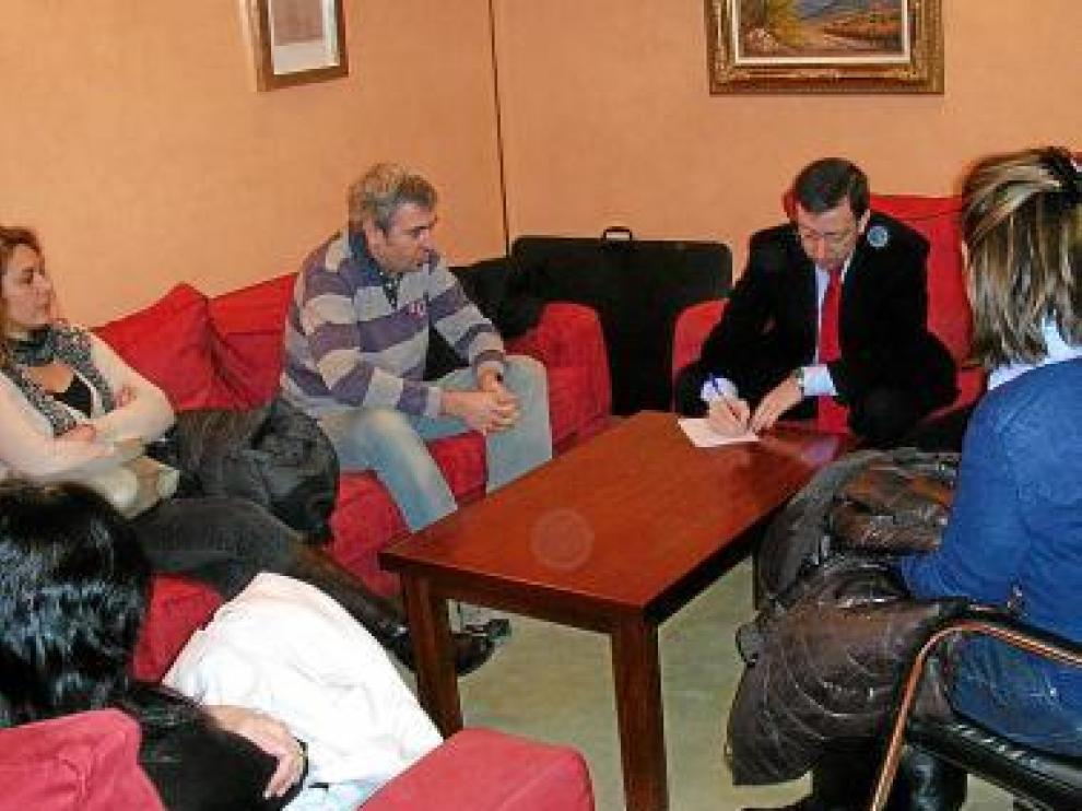 Enrique Villarroya en una reunión