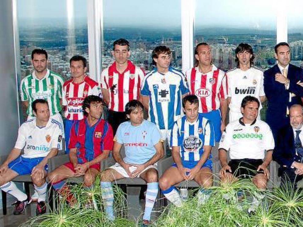 El ex jugador del Real Zaragoza Jesús Seba (abajo a la izquierda)