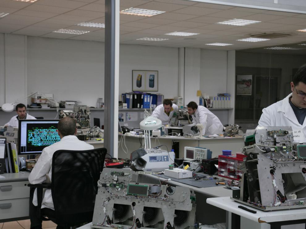 Las instalaciones de la empresa Sallén Tech se encuentras ubicadas en la localidad oscense de Binéfar. Su equipo de ingenieros y especialistas en mecánica, electrónica y software asumen el desarrollo completo de una máquina
