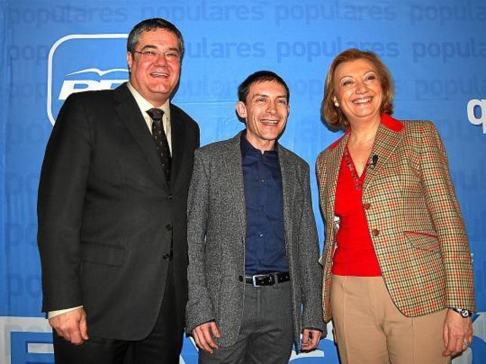 De izquierda a derecha, Torres, Aquilué y Rudi, en la presentación del candidato de Binéfar.