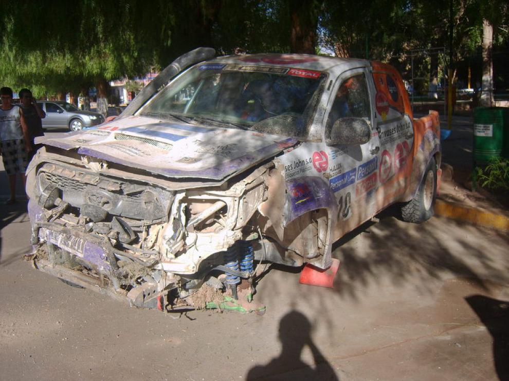 Así quedó el vehículo que atropelló a un seguidor del Dakar