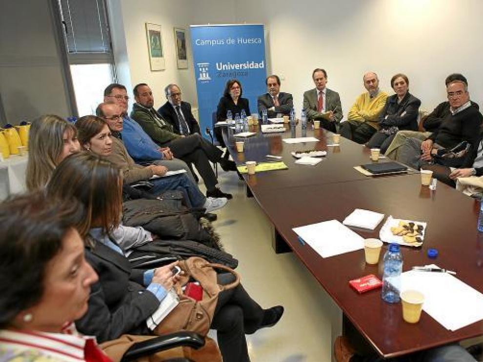 Velasco estuvo casi dos horas reunido con responsables de los distintos centros.