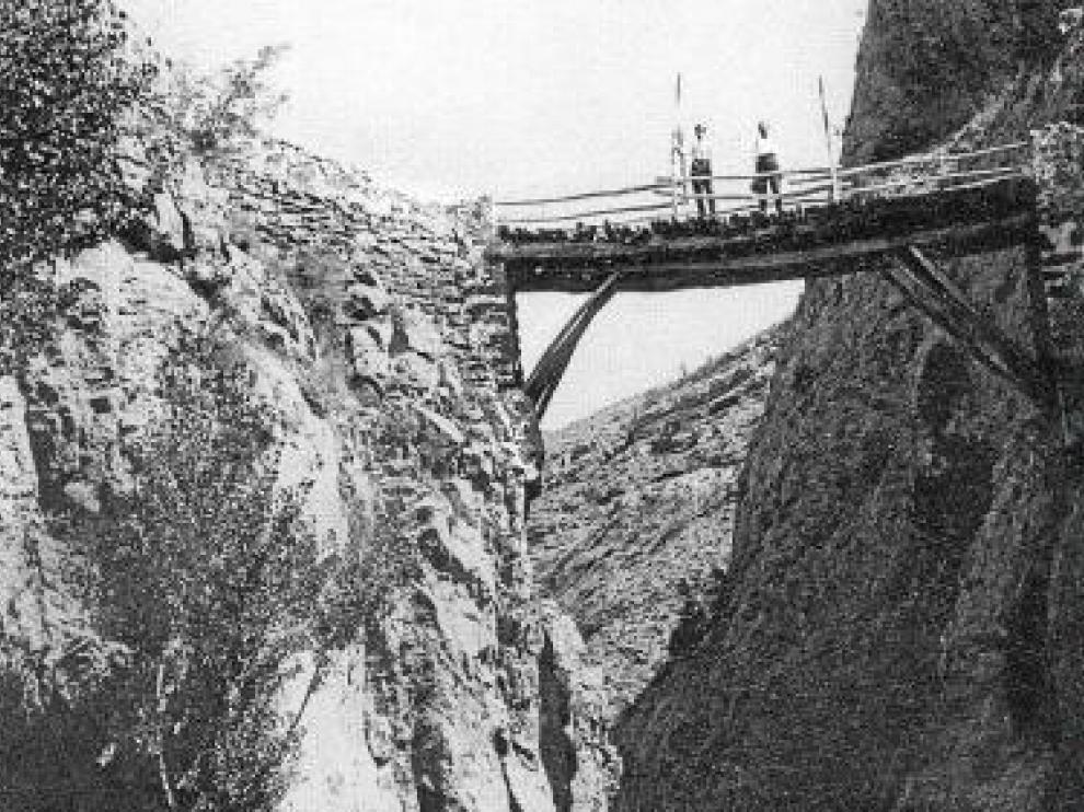 El pantano de Mora empieza a llenarse 12 años después de iniciarse las obras