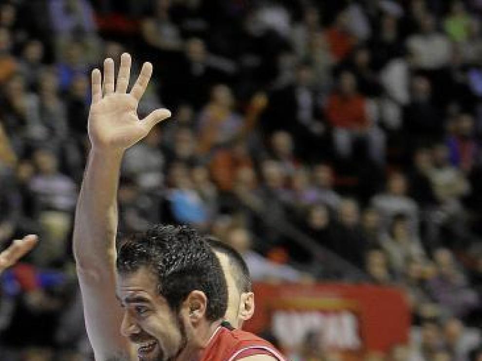 Cabezas entra a canasta en el duelo ante el Lagun Aro.