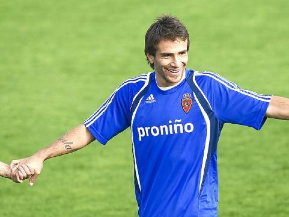 Leo Ponzio, sonriente, en un entrenamiento del Real Zaragoza. Imagen de archivo.
