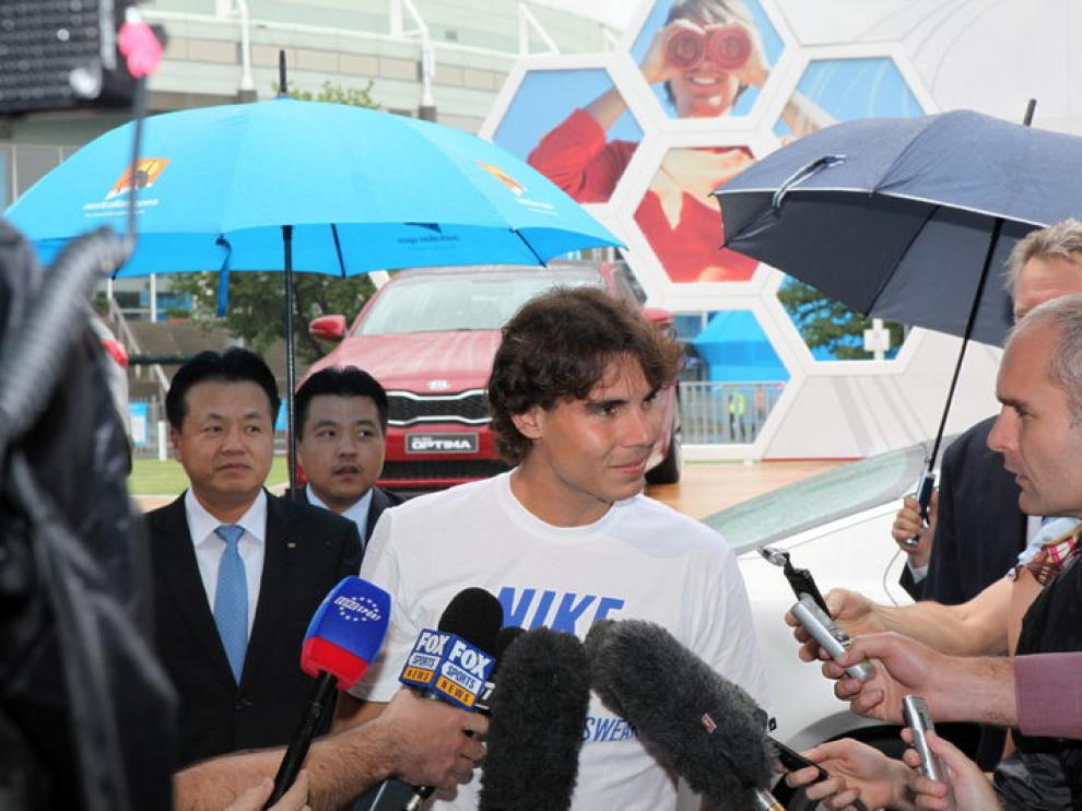 Nadal atiende a los medios al comienzo de su preparación para el torneo, hoy en Melbourne