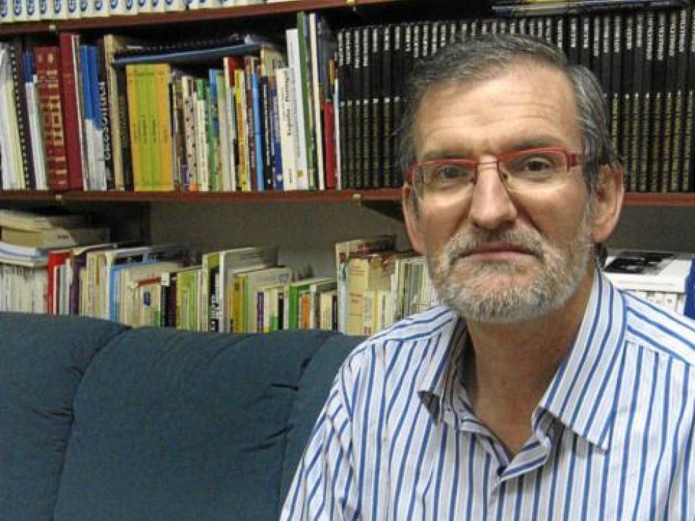 José Antonio Adell insiste en la novela histórica en su último libro.
