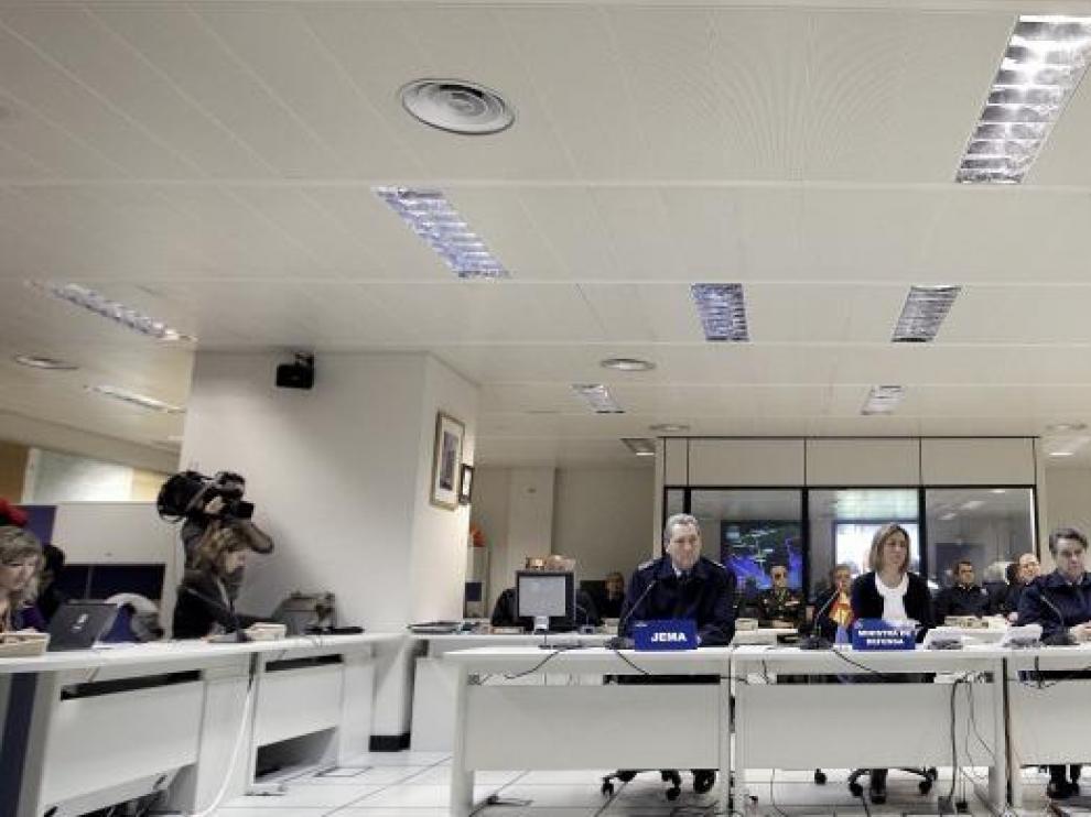 La ministra de Defensa, Carme Chacón, ayer antes de hacer balance de la gestión de los militares durante el estado de alarma.