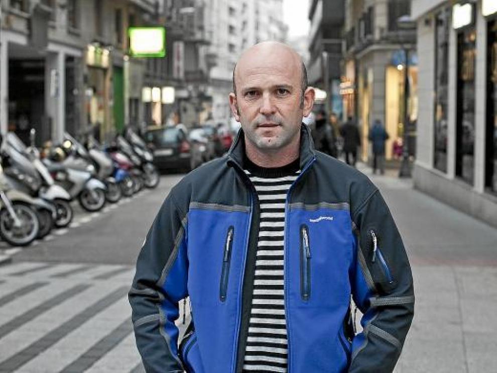 Daniel Gimeno posa horas después de llegar a Zaragoza procedente de Túnez.