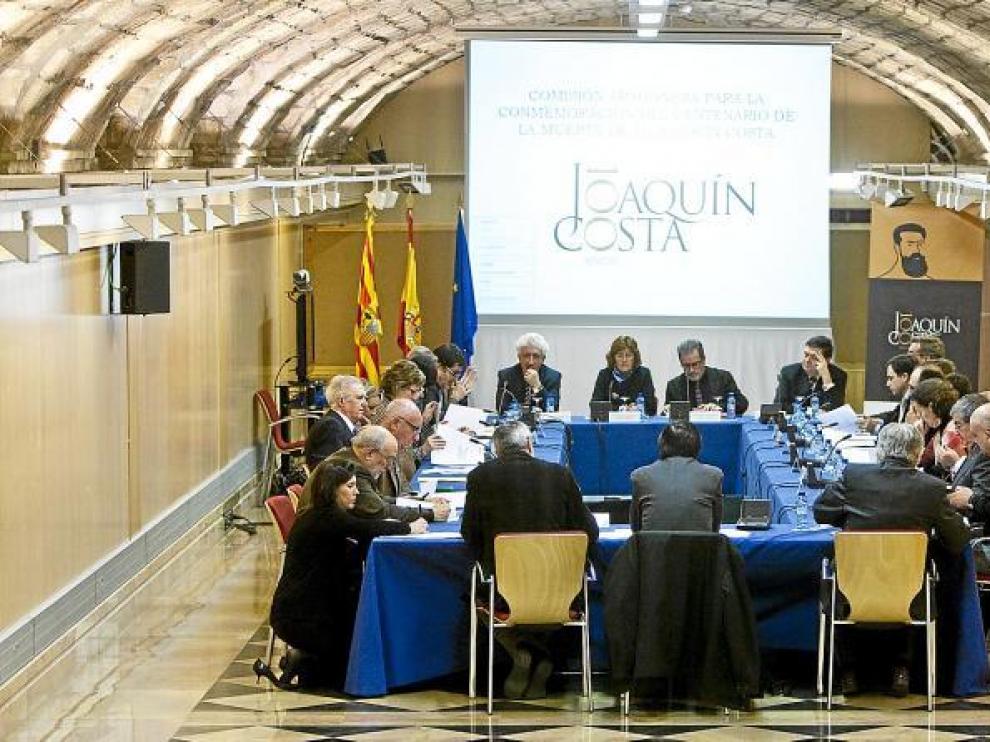 La comisión de conmemoración del centenario de la muerte de Costa se reunió ayer en Zaragoza para cerrar los actos principales.