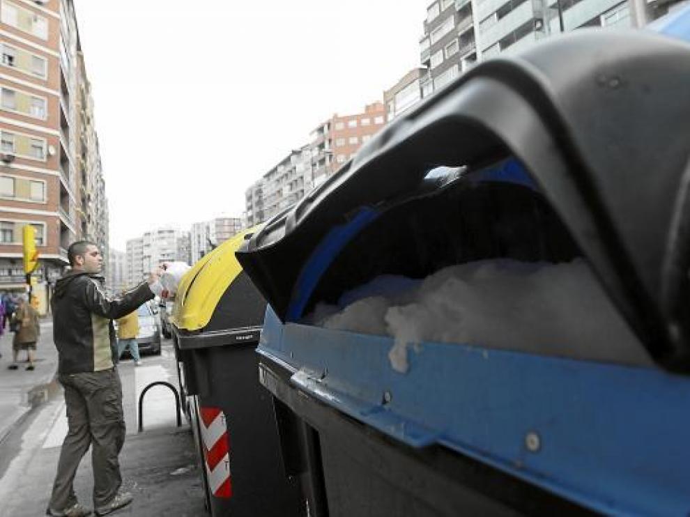 Los pocos pirómanos juzgados por quemar contenedores consiguen evitar la prisión