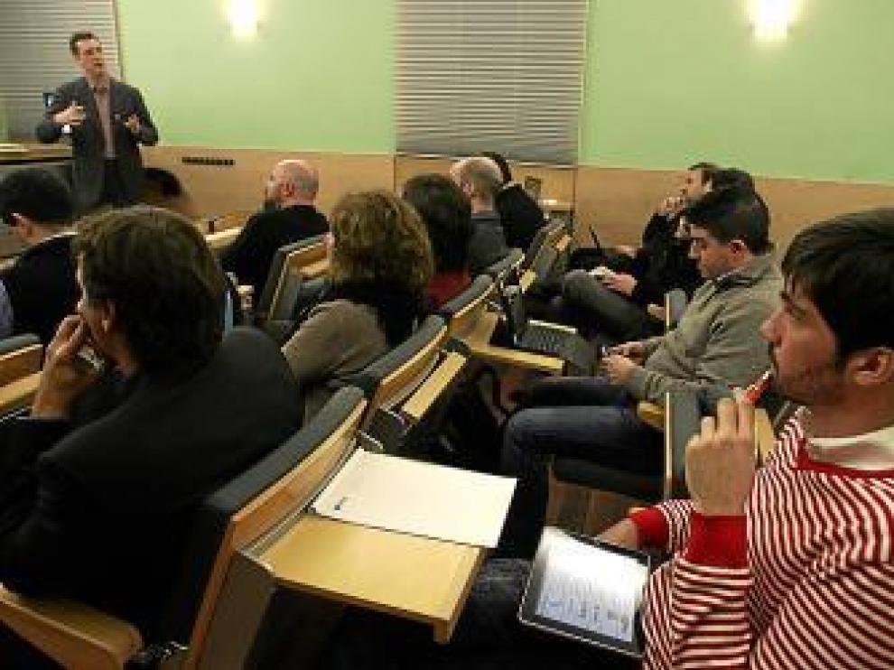 Público asistente a la conferencia de José Luis Vallejo.