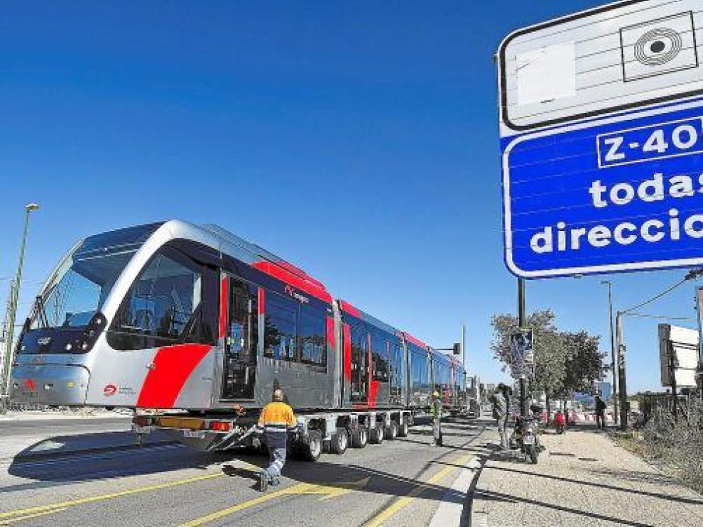 El tranvía es un medio de transporte 'masculino', pensado para hacer desplazamientos lineales.