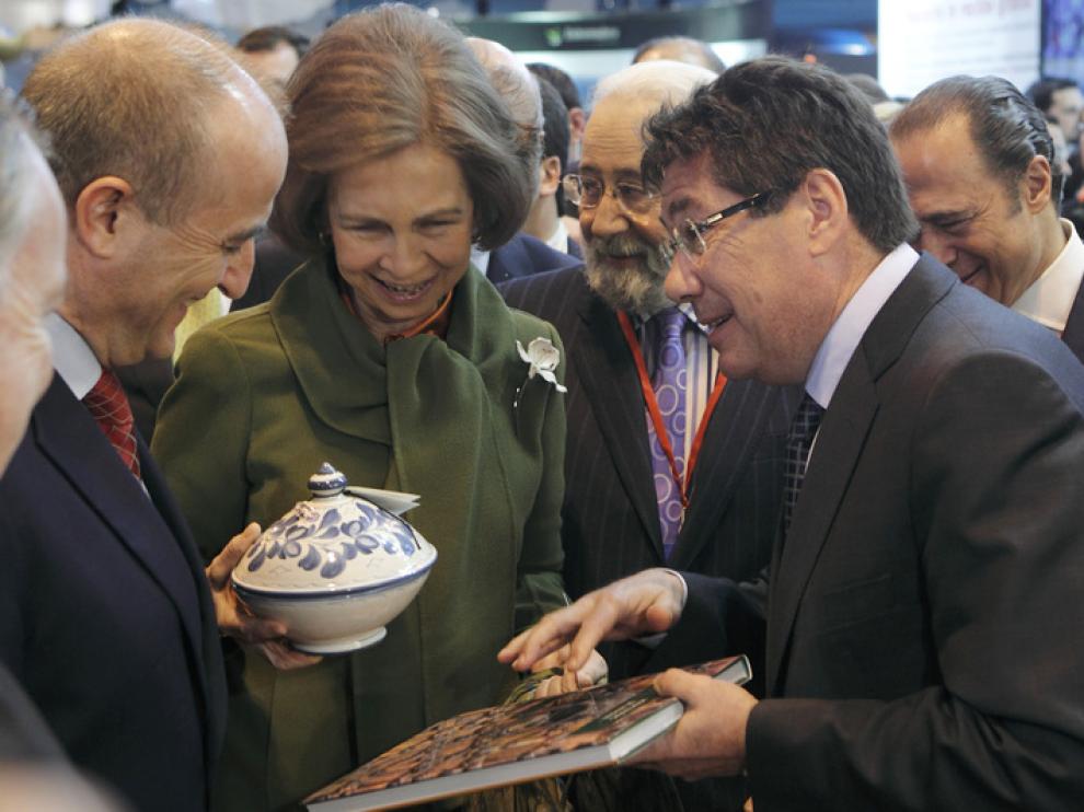 Aliaga saluda a la Reina.