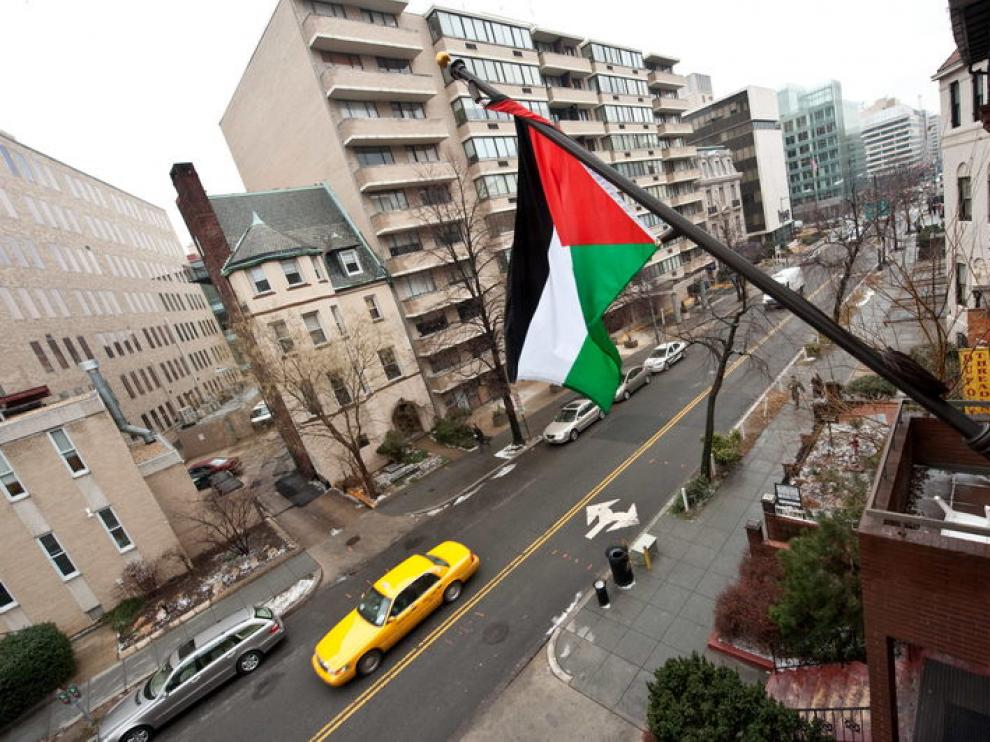 La bandera Palestina en la sede de la OLP en la capital estadounidense