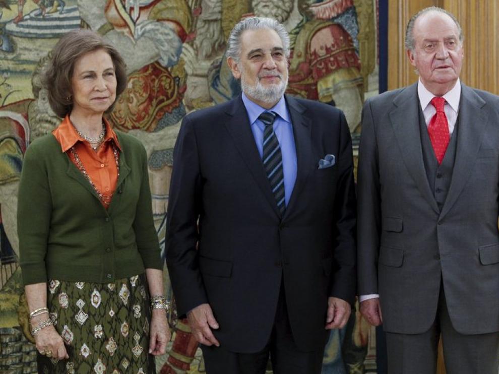 Plácido Domingo junto a los Reyes.