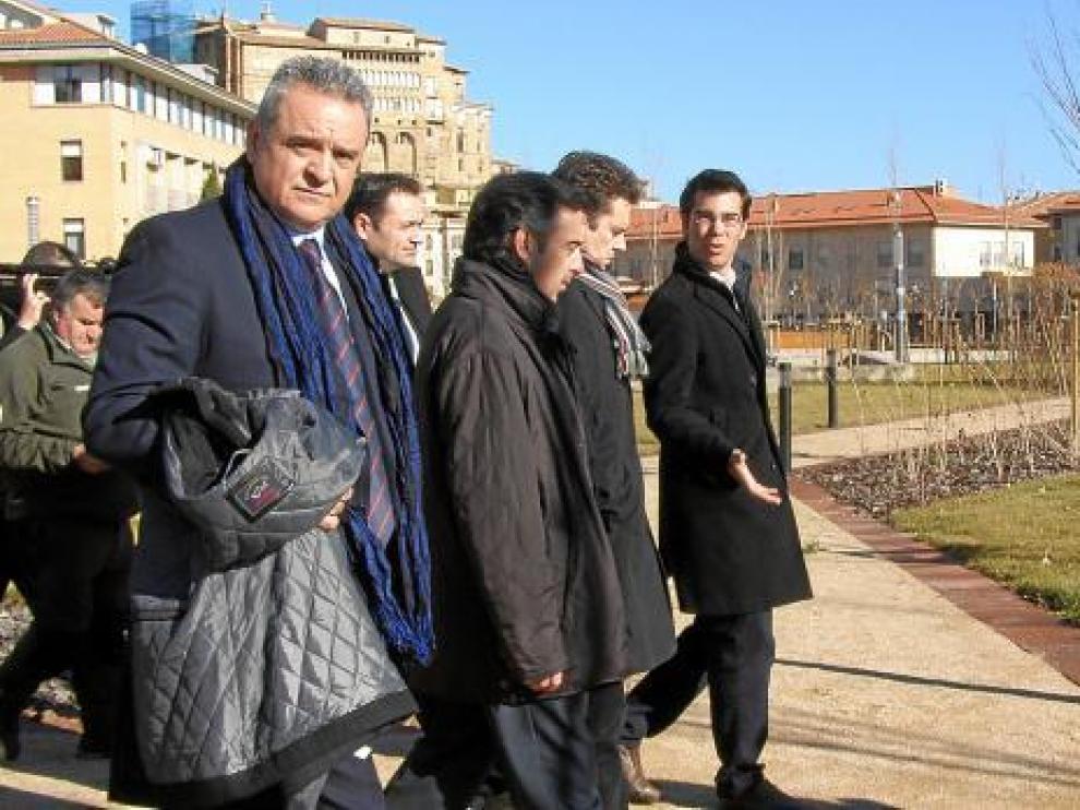 El consejero de Medio Ambiente, en primer plano, durante su visita de ayer a Tarazona.