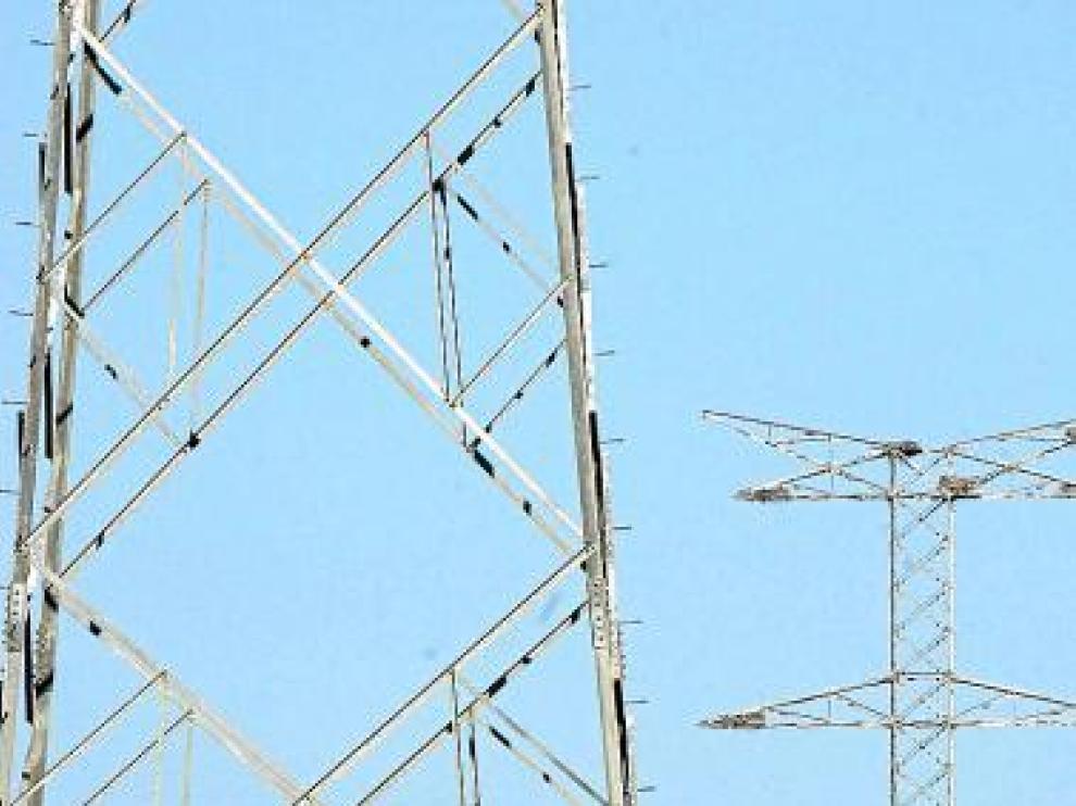 Las pilonas de los antiguos proyectos llevan años instaladas.