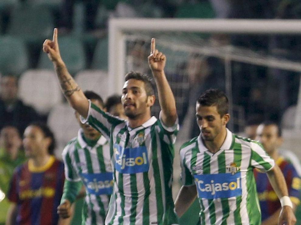 Arzu celebra el tercer gol del Betis
