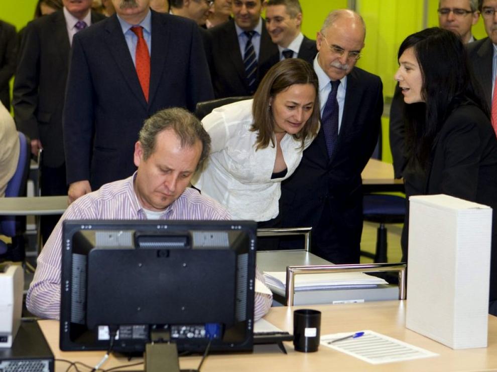 La secretaria de Estado de empleo visita las instalaciones de DFA.