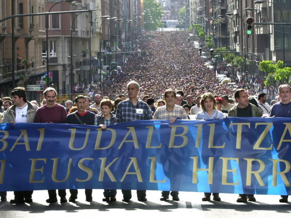 Manifestación convocada por la Udalbiltza de Batasuna, en 2003.