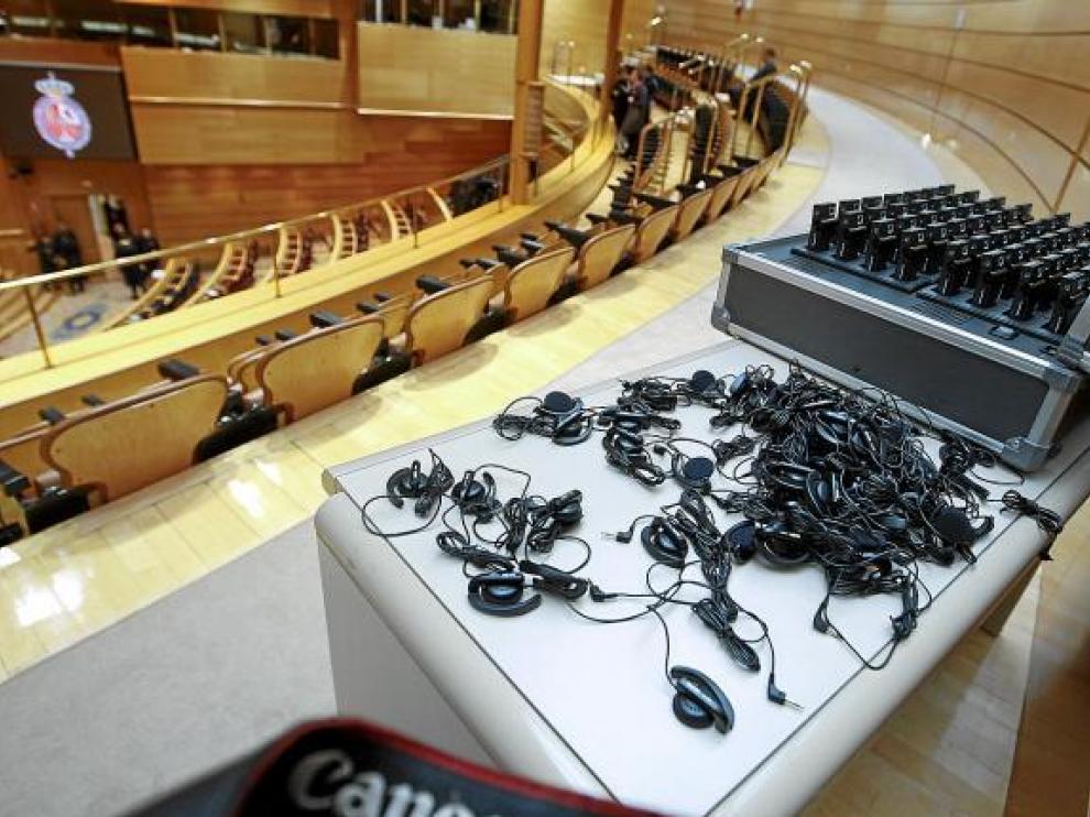 Pinganillos para traducir las lenguas cooficiales en el Senado, la cámara más territorial.