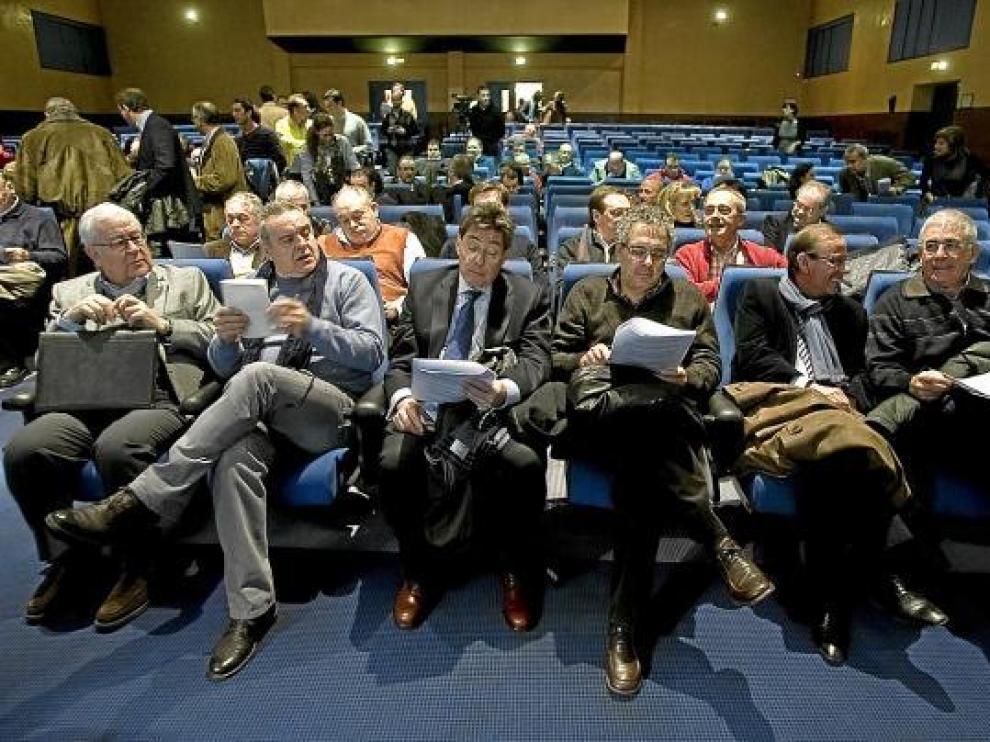 De izda. a dcha., Biel, Boné, Aliaga, Silva, Sanmiguel y Blasco, ayer, en el comité nacional del PAR.