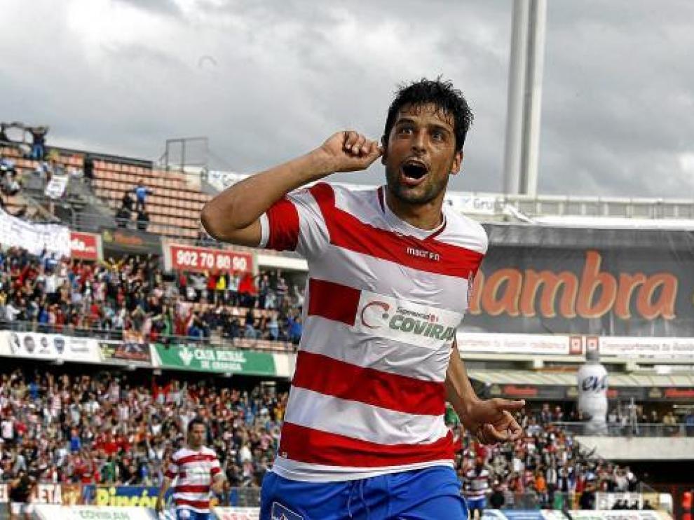 Tarik celebra un gol anotado frente al Jaén en la temporada 2009/2010.