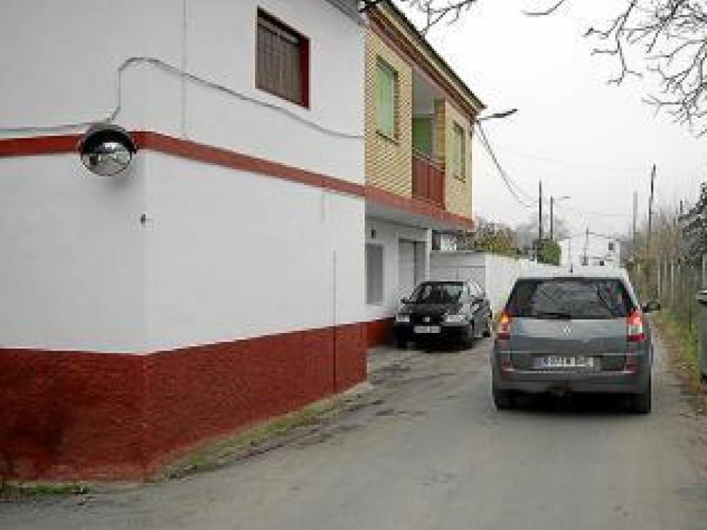 La calle de los Tapiados es un auténtico cuello de botella.