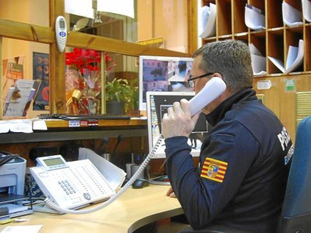 Antonio Fernández, el policía que tendrá que ser indemnizado, en su puesto de trabajo.