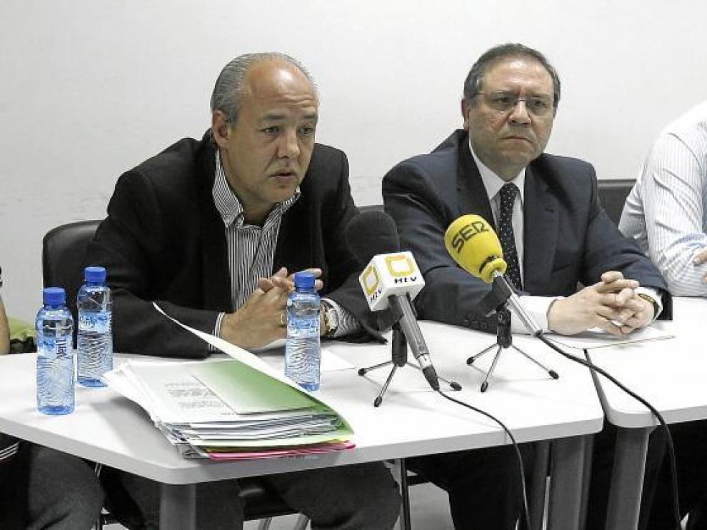 Miguel Ángel Fustero, primero por la izquierda, durante su presentación como delegado provincial del Comité de Árbitros.