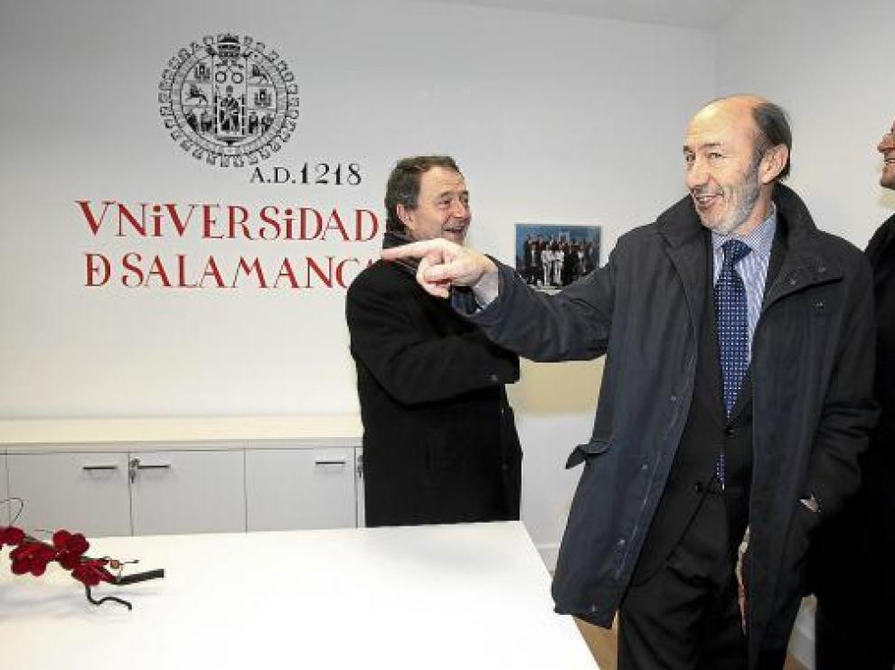 Rubalcaba, en la Universidad de Salamanca, donde habló sobre amenazas globales a la seguridad.