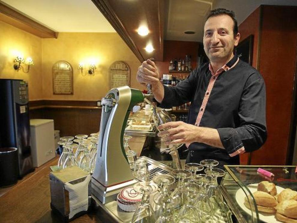 Adolfo Sesé acumula ya treinta años de vida profesional en el mundo de la hostelería.