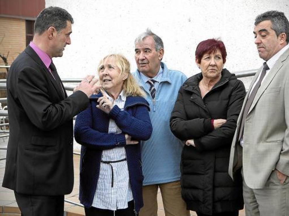 De izquierda a derecha: Juan Luis Moreno, Luisa Martín con su marido, Pilar Ortiz y Antonio Barroso.