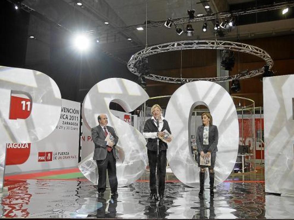 De izquierda a derecha, Zarrías, Almunia y Silva, ayer, en la Sala Multiusos de Zaragoza.