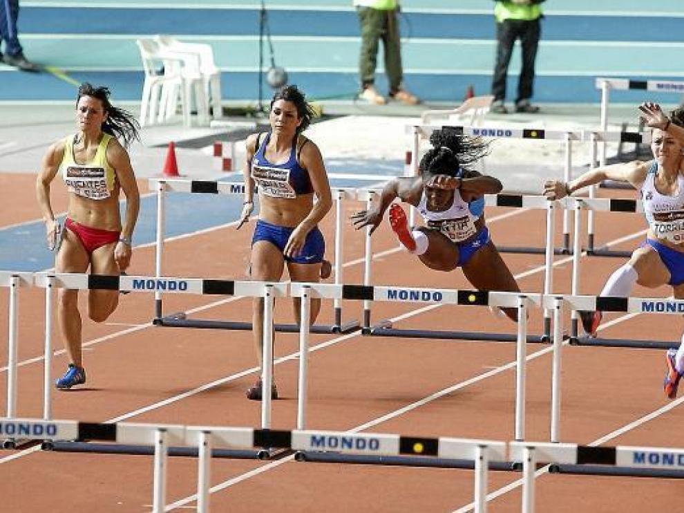 Josephine Onyia logró la tercera mejor marca mundial del año.