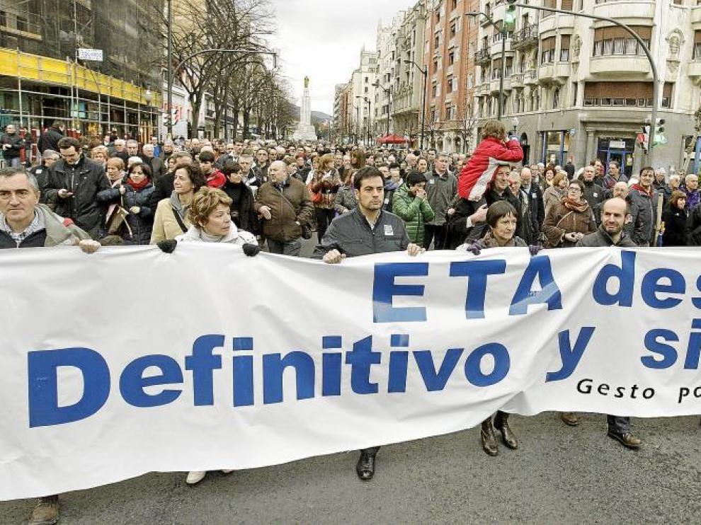 Cabecera de la manifestación convocada ayer por el centro de Bilbao.