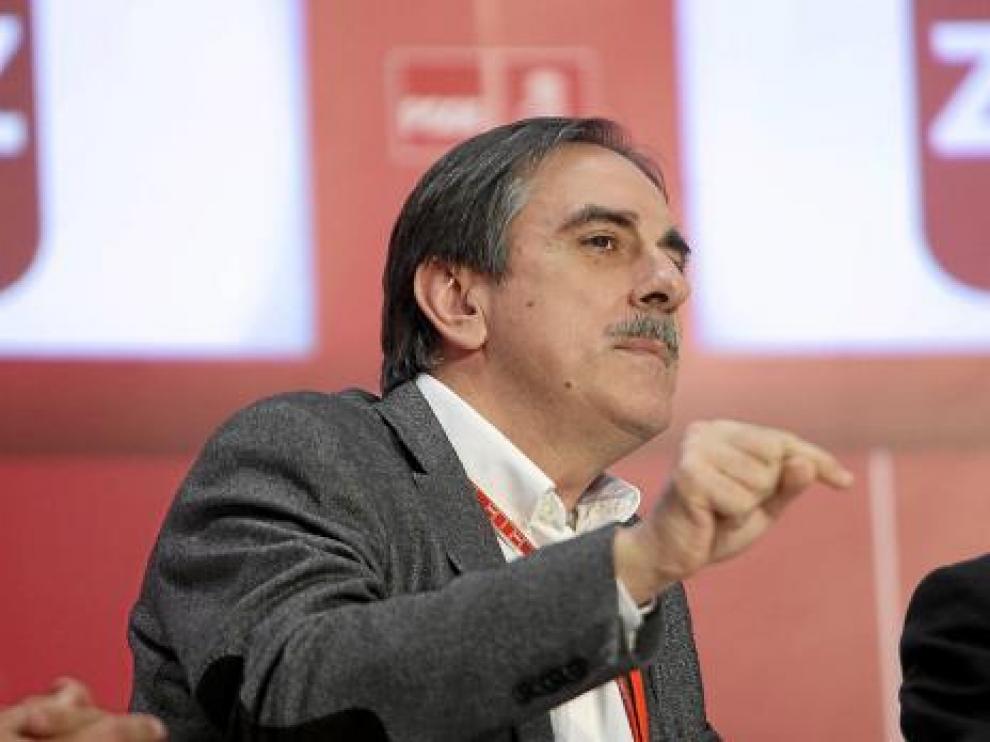 Valeriano Gómez, ministro de Trabajo, ayer en la Convención del PSOE en Zaragoza.