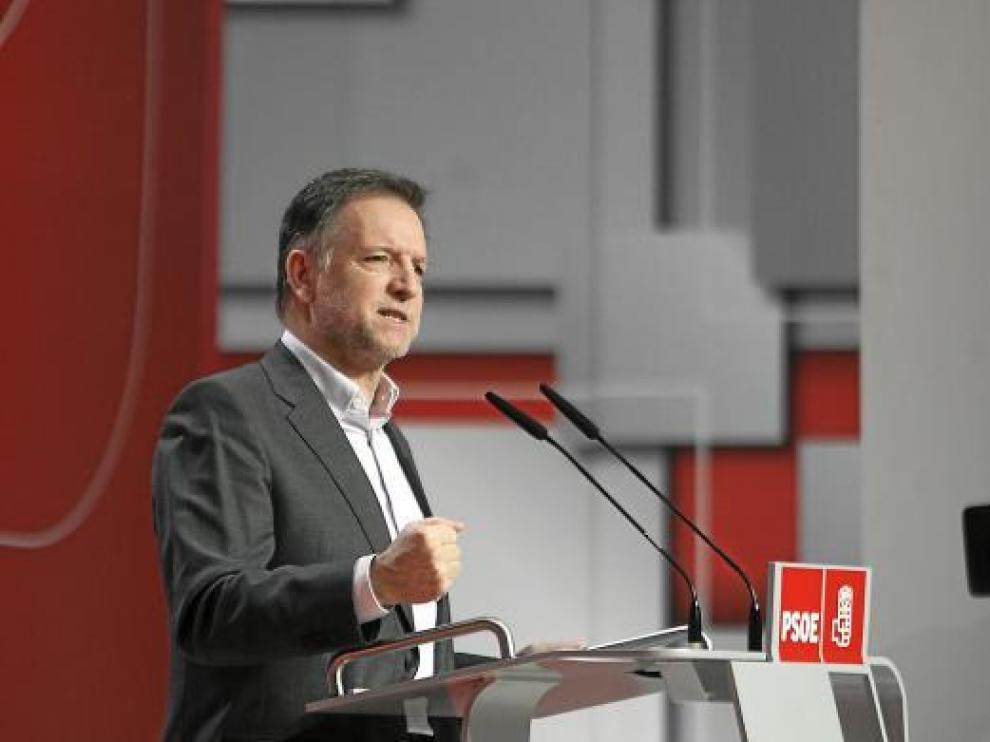 El presidente de Aragón, Marcelino Iglesias, ayer, en la clausura de la convención socialista.