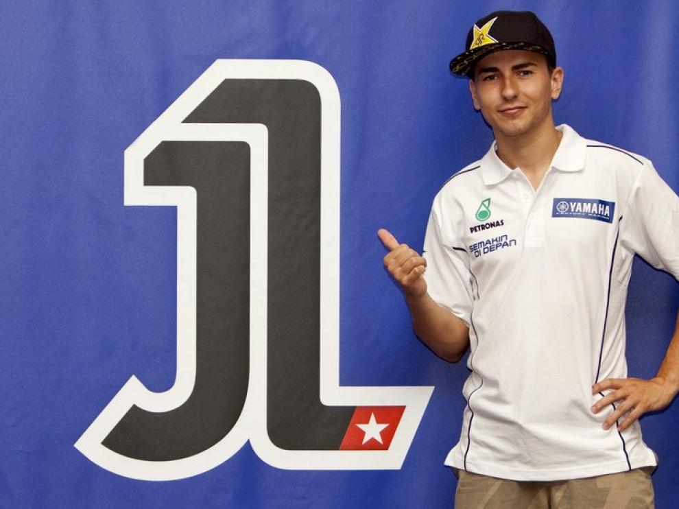 Lorenzo muestra el diseño de su nuevo dorsal